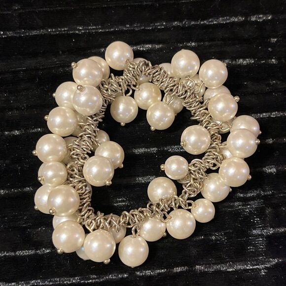 J. Crew Chunky Acrylic Faux Pearl White Cluster Stretch Elastic Bracelet 7” - Picture 2 of 3